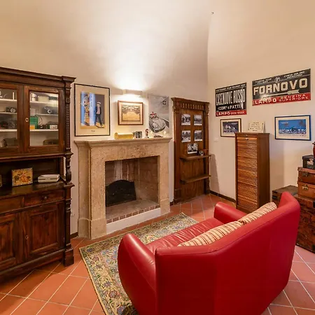 Historic Palace Overlooking Piana Di Navelli Caporciano