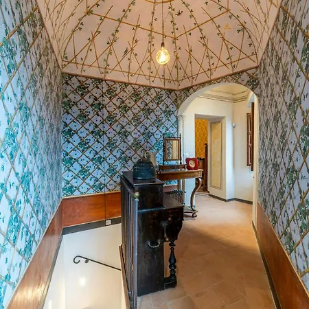 Historic Palace Overlooking Piana Di Navelli Holiday home Caporciano