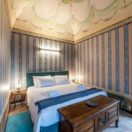 Historic Palace Overlooking Piana Di Navelli