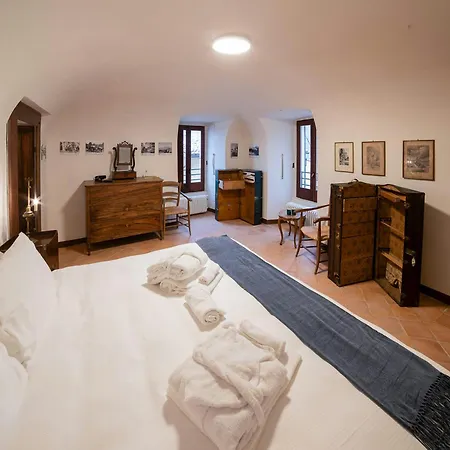 Historic Palace Overlooking Piana Di Navelli