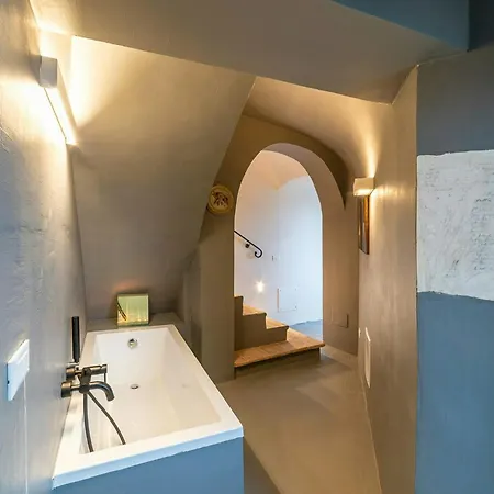 Holiday home Historic Palace Overlooking Piana Di Navelli Caporciano