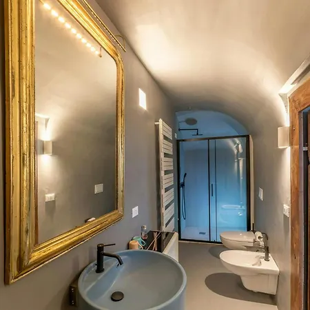 Historic Palace Overlooking Piana Di Navelli Holiday home *