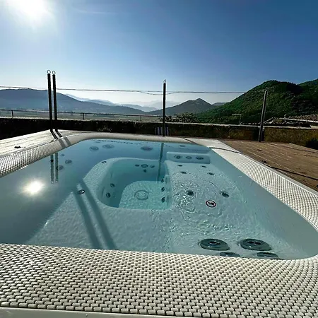 Historic Palace Overlooking Piana Di Navelli Holiday home