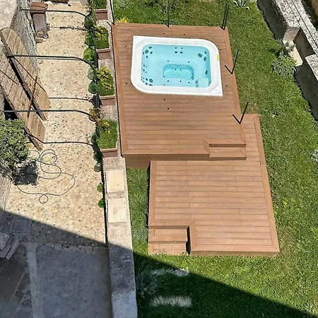 Holiday home Historic Palace Overlooking Piana Di Navelli *