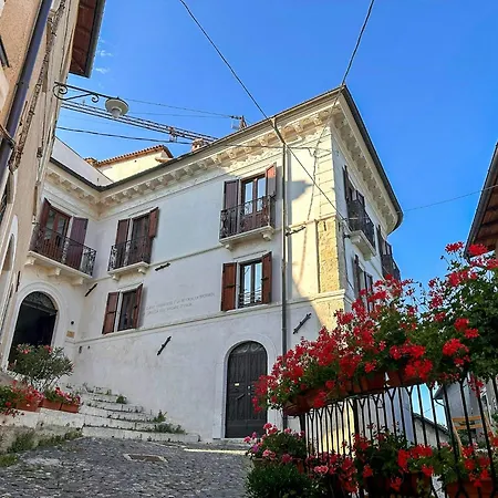 Historic Palace Overlooking Piana Di Navelli *