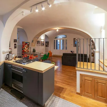 Holiday home Historic Palace Overlooking Piana Di Navelli Caporciano