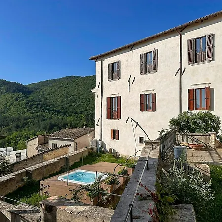 Historic Palace Overlooking Piana Di Navelli