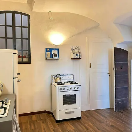 Historic Palace Overlooking Piana Di Navelli