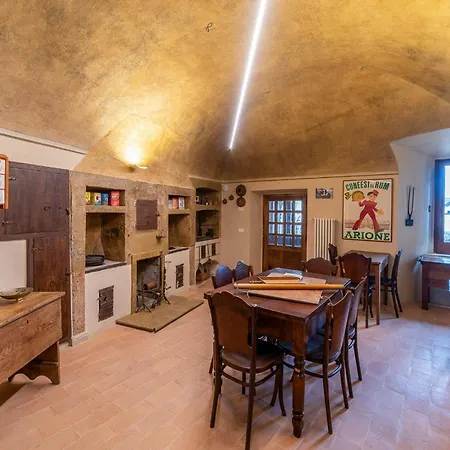 בית נופש Historic Palace Overlooking Piana Di Navelli Caporciano