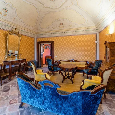 Historic Palace Overlooking Piana Di Navelli *