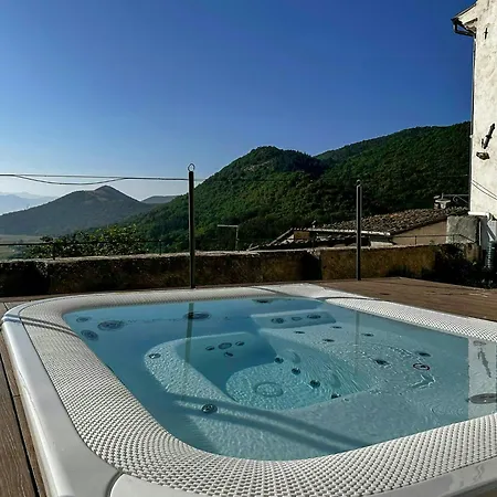 Historic Palace Overlooking Piana Di Navelli Caporciano