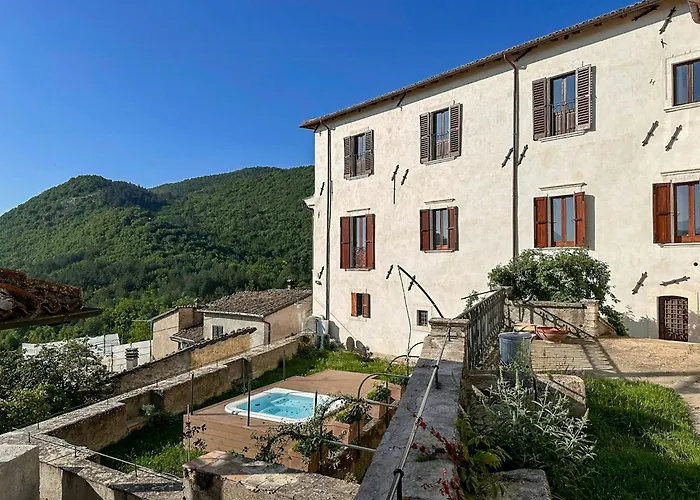 Historic Palace Overlooking Piana Di Navelli *