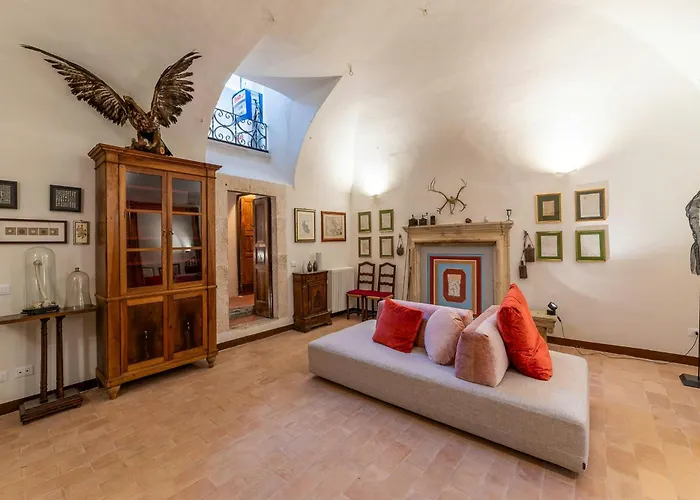 Historic Palace Overlooking Piana Di Navelli Vakantiehuis