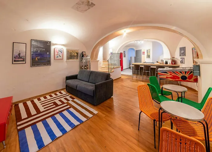 Vakantiehuis Historic Palace Overlooking Piana Di Navelli Caporciano