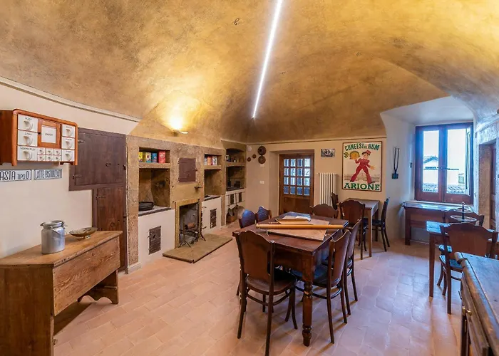 Historic Palace Overlooking Piana Di Navelli *