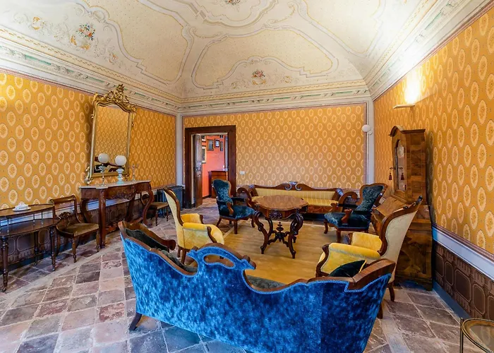 Historic Palace Overlooking Piana Di Navelli Caporciano