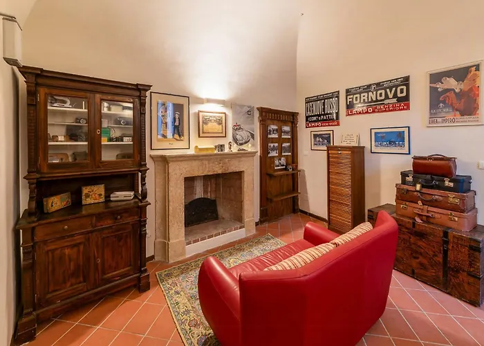 Historic Palace Overlooking Piana Di Navelli Caporciano