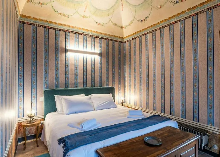 Historic Palace Overlooking Piana Di Navelli