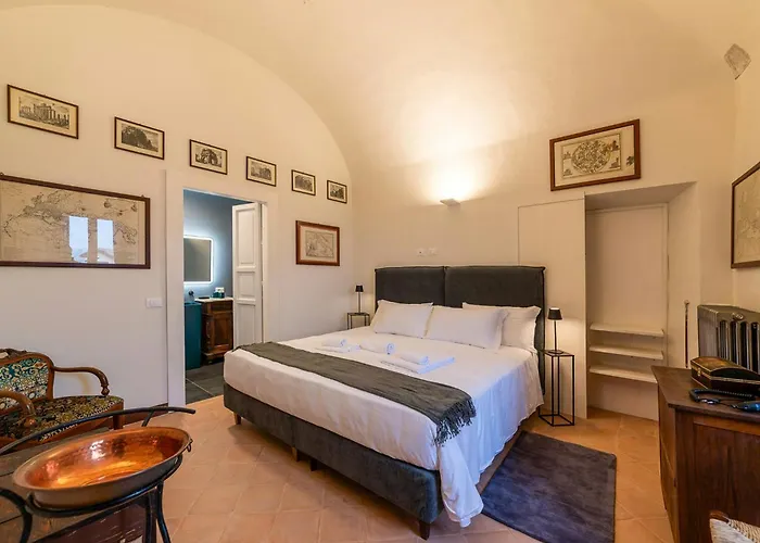 Historic Palace Overlooking Piana Di Navelli *