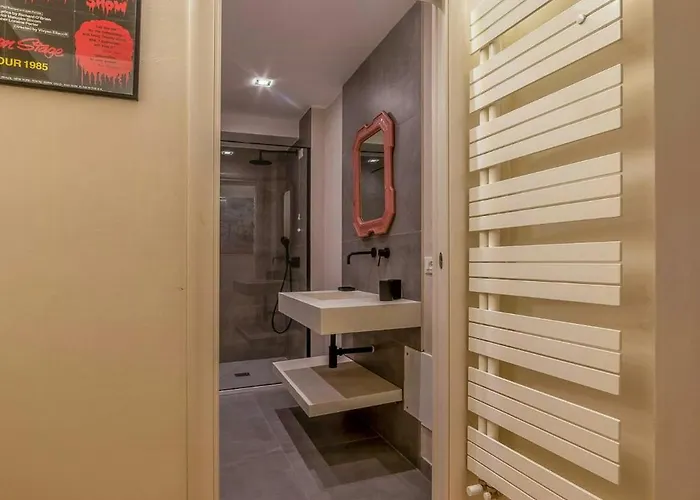 Vakantiehuis Historic Palace Overlooking Piana Di Navelli Caporciano