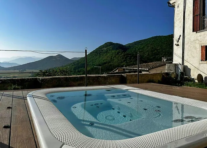 Historic Palace Overlooking Piana Di Navelli * Caporciano