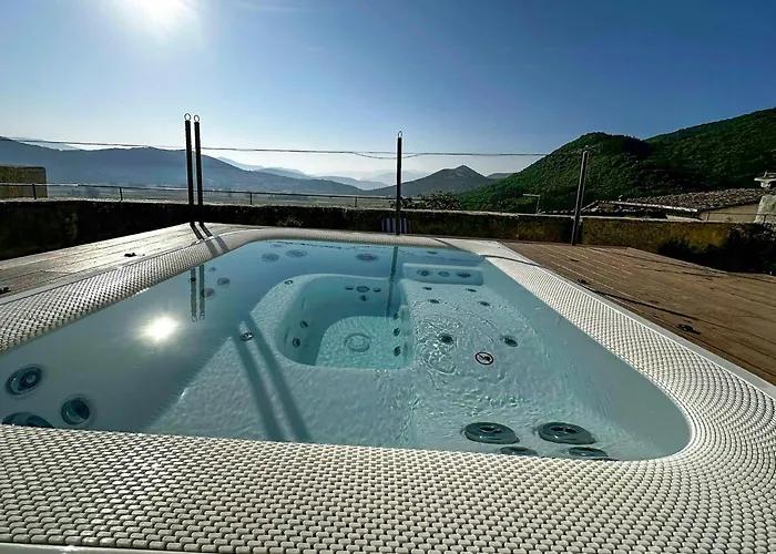 Historic Palace Overlooking Piana Di Navelli Vakantiehuis