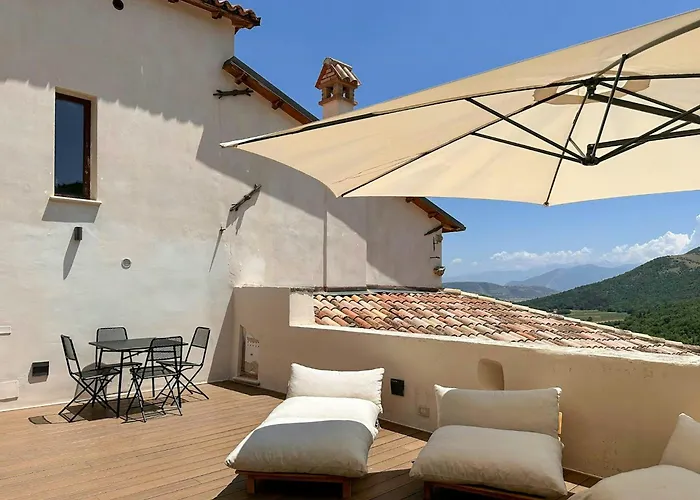 Historic Palace Overlooking Piana Di Navelli