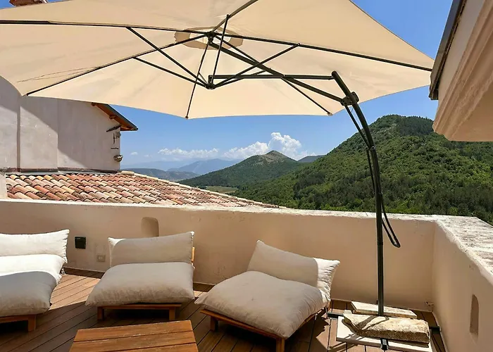 Historic Palace Overlooking Piana Di Navelli * Caporciano