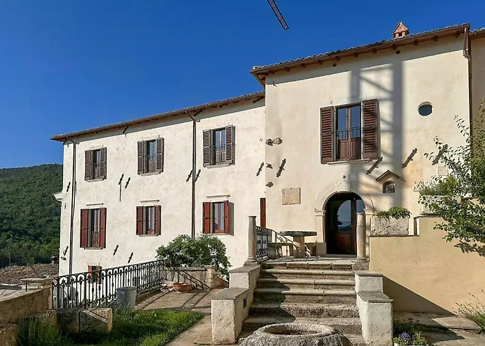 Historic Palace Overlooking Piana Di Navelli Vakantiehuis Caporciano