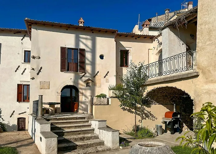 Historic Palace Overlooking Piana Di Navelli