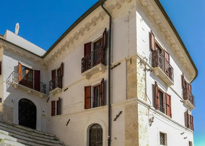 Historic Palace Overlooking Piana Di Navelli 別荘 Caporciano