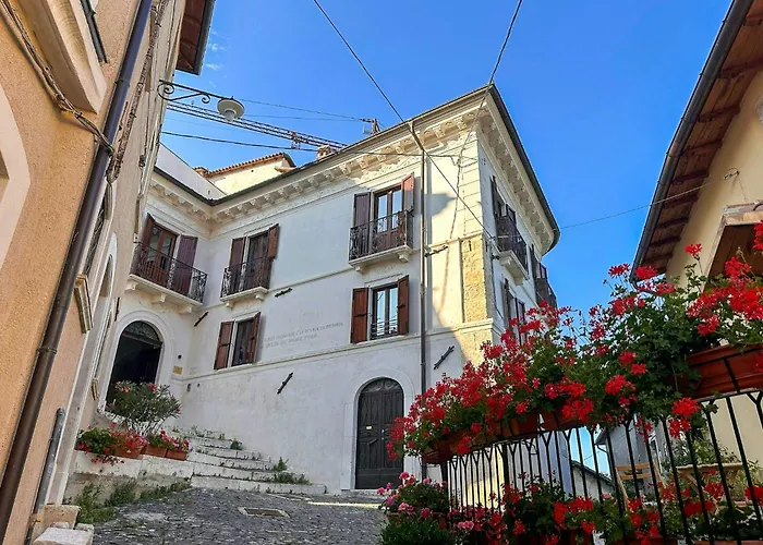 Historic Palace Overlooking Piana Di Navelli *
