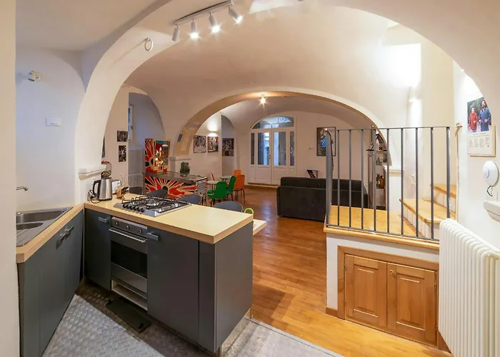 Vakantiehuis Historic Palace Overlooking Piana Di Navelli Caporciano