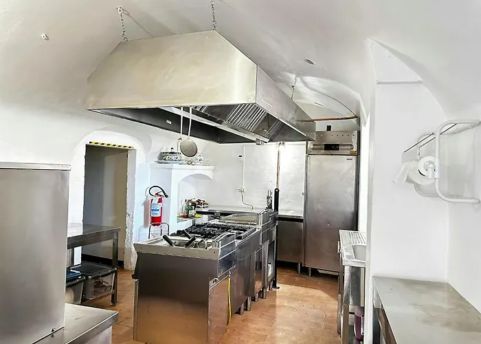 Vakantiehuis Historic Palace Overlooking Piana Di Navelli