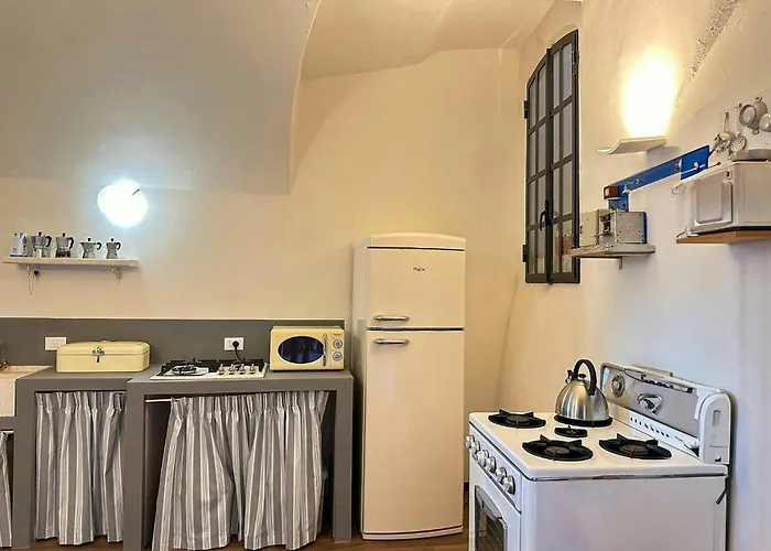 Historic Palace Overlooking Piana Di Navelli * Caporciano